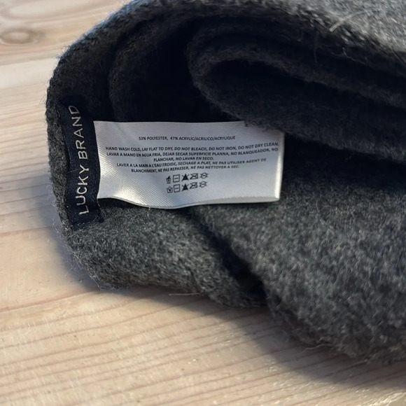 Lucky Brand Scarf - Picture 5 of 6